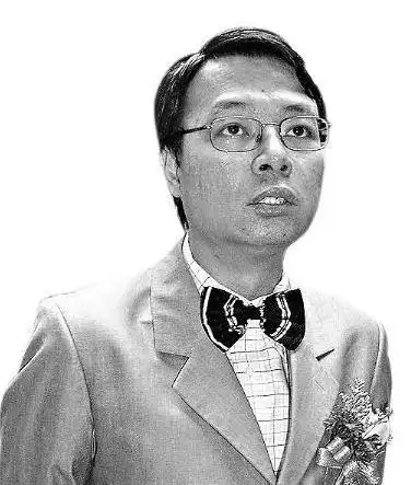 周星驰曾经的搭档李力持,来到内陆后,大夸内陆的车位实惠