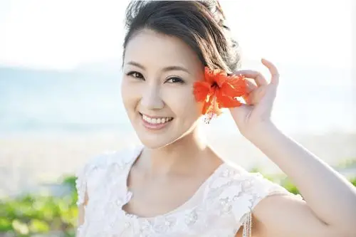 甘薇罕见现身约会何洁刁磊,还债带娃苦苦支撑满脸憔悴