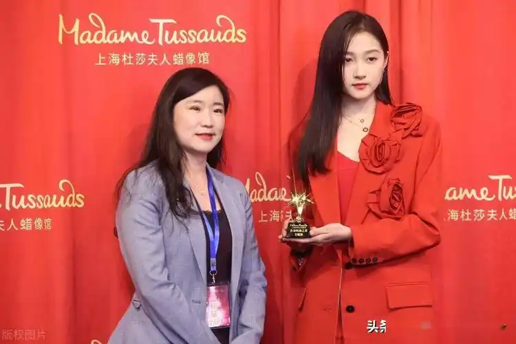 谢谢有被自己笑到关晓彤杜莎夫人蜡像馆揭幕开怀大笑