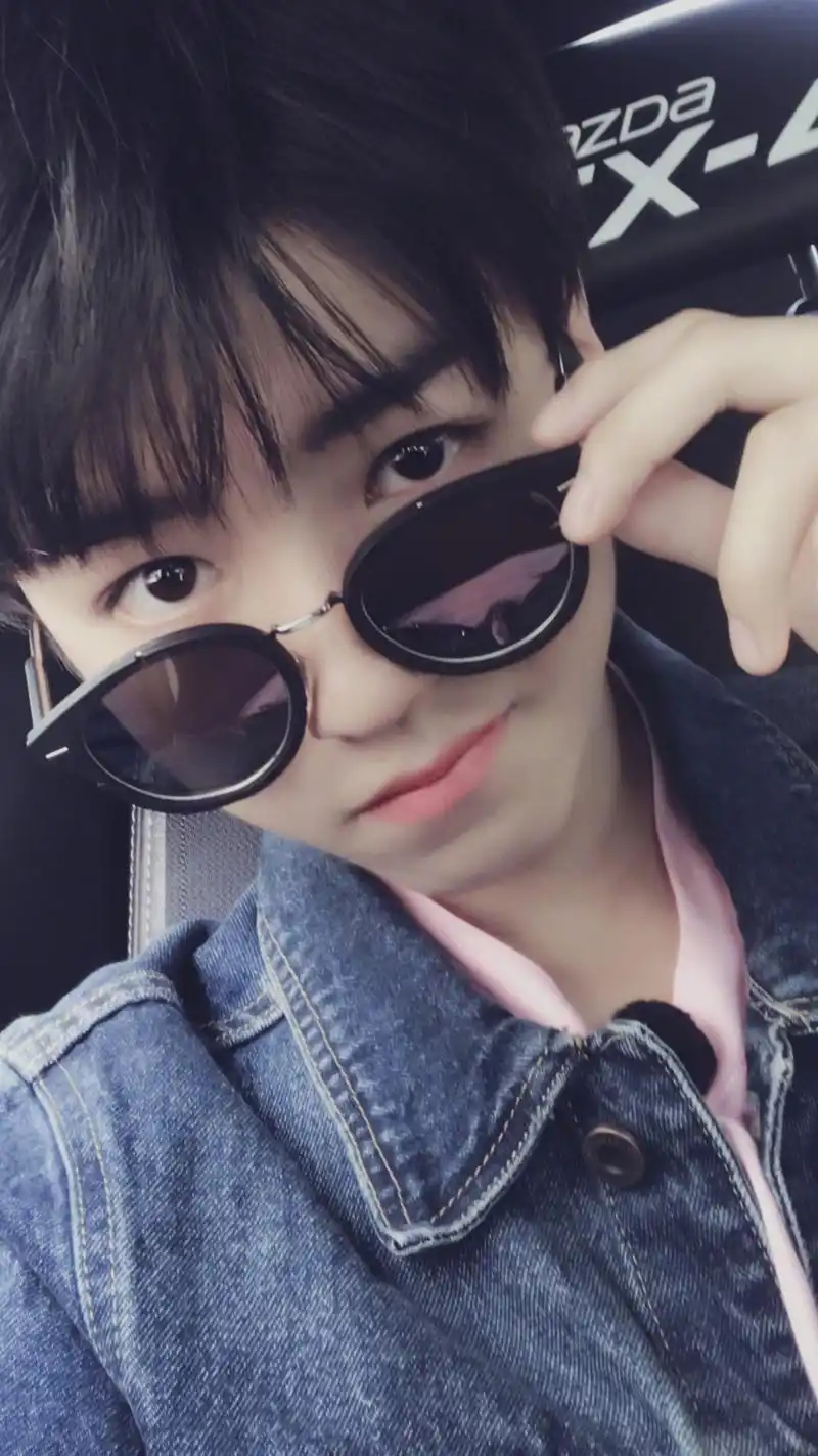 王俊凯新闻200702论拍摄角度有多重要来看王俊凯360无死角自拍