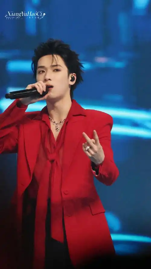 严浩翔超话    红色是戏帝的统治区  @时代少年团-严浩翔    2023.11.