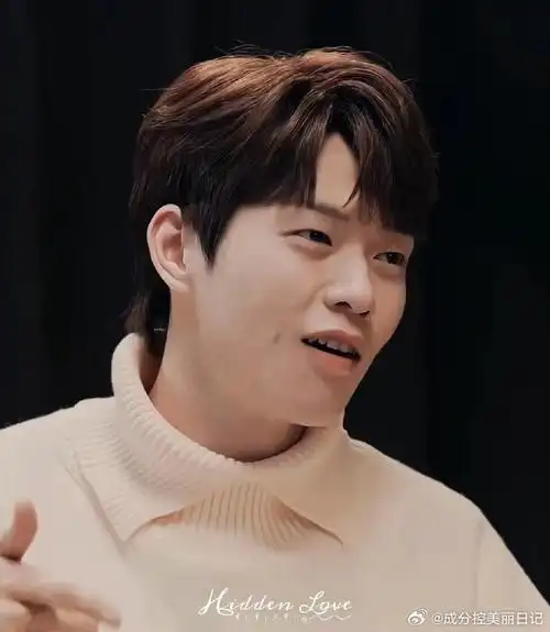 魏大勋我们仨##超话创作官#  在这个世界里,天知道那个男人笑起来有