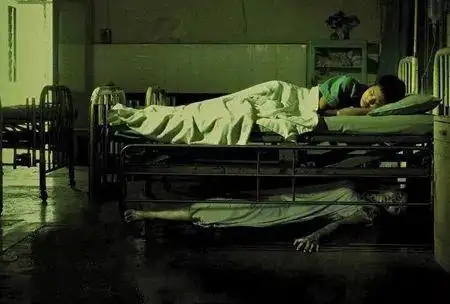 夜半鬼声,血迹斑斑,怪事频出……新加坡这家医院闹鬼20年,胆小慎入!