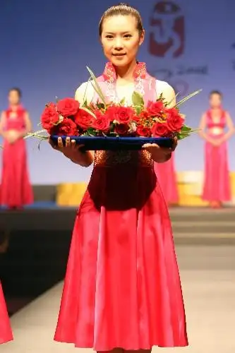 北京2008年奥运会颁奖礼仪服饰在京发布