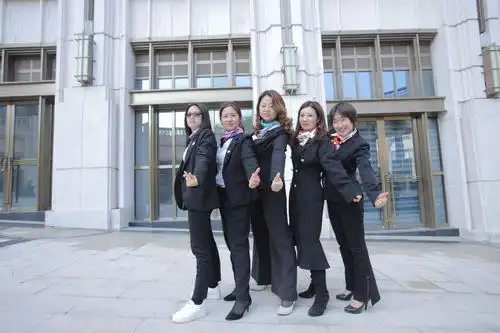 况且现在我已经养成了穿职业装的习惯