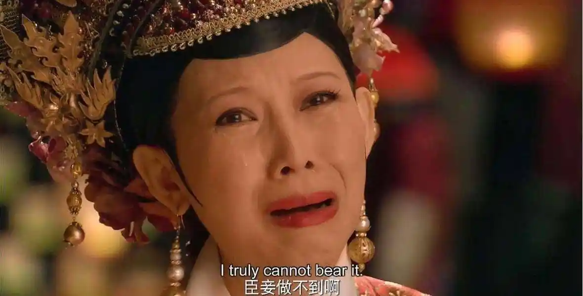 在《甄嬛传》中蔡少芬饰演表面温婉大度,和蔼可亲,实则"腹黑"的皇后