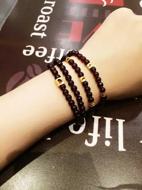 周大福日月星云电转运珠配酒红石榴石四圈手链