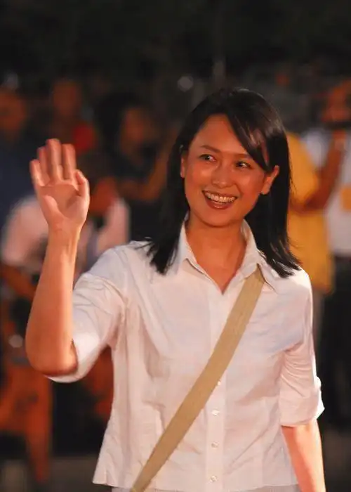 55岁左翎被前夫嘲讽后离婚 带女儿嫁给地产富商 结婚20年幸福至今