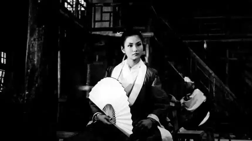 香港第一侠女的彪悍人生:与周星驰搭档,55岁提名奥斯卡