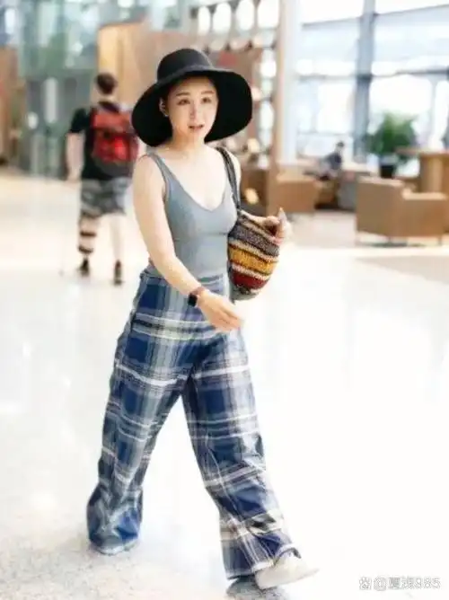 王雷老婆李小萌,目测身高不超过一米六