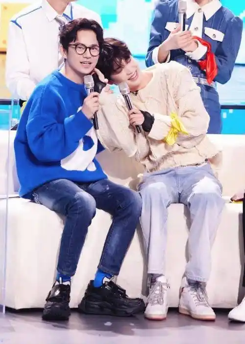 《你好星期六》迎来黄明昊"荣耀回归",下一个是不是该轮到他了_丁程鑫