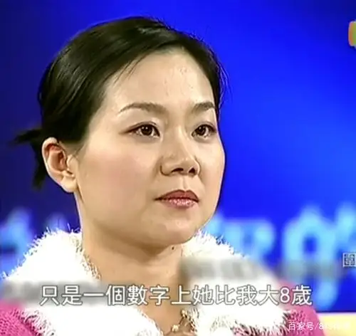 43岁常昊和51岁妻子张璇幸福!满22岁就结婚,独生女儿20岁留学美国