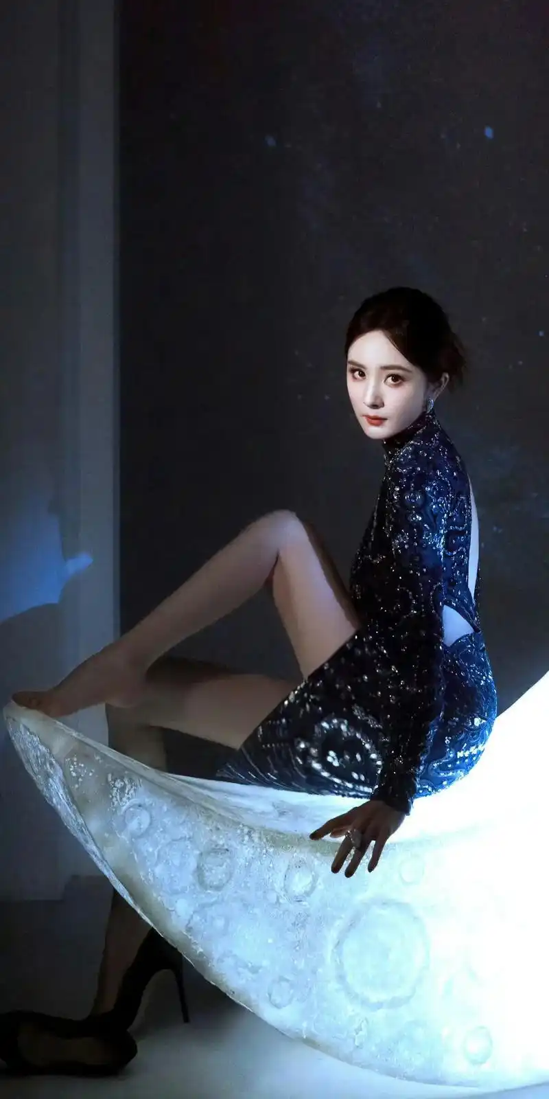 杨幂#红毯造型 #微博之夜#公益 #孤独症儿童 旗袍造型是 - 抖音