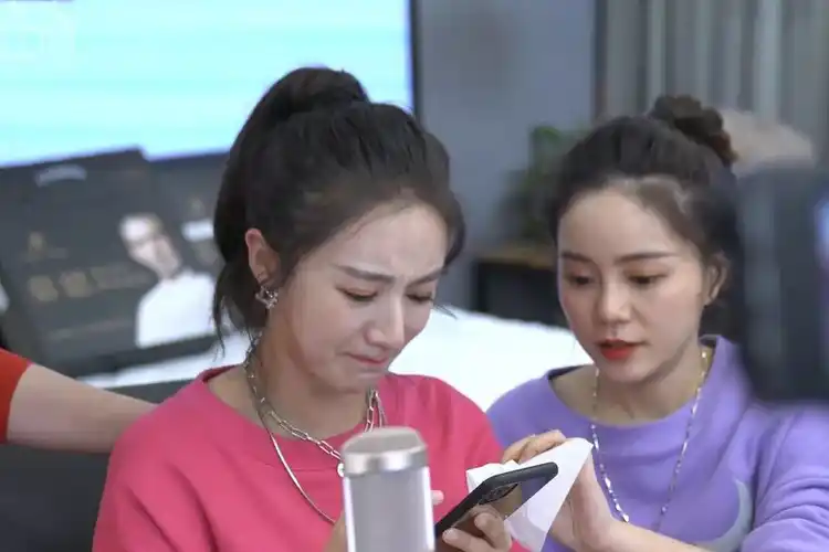 有种"可惜"叫薇娅女儿,错过妈妈好相貌,和爸爸如同复制粘贴