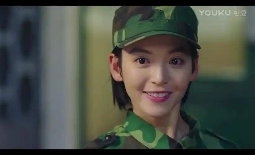 如果你是一个男生,你会选择《春风十里不如你》里面的赵英男还是小红.