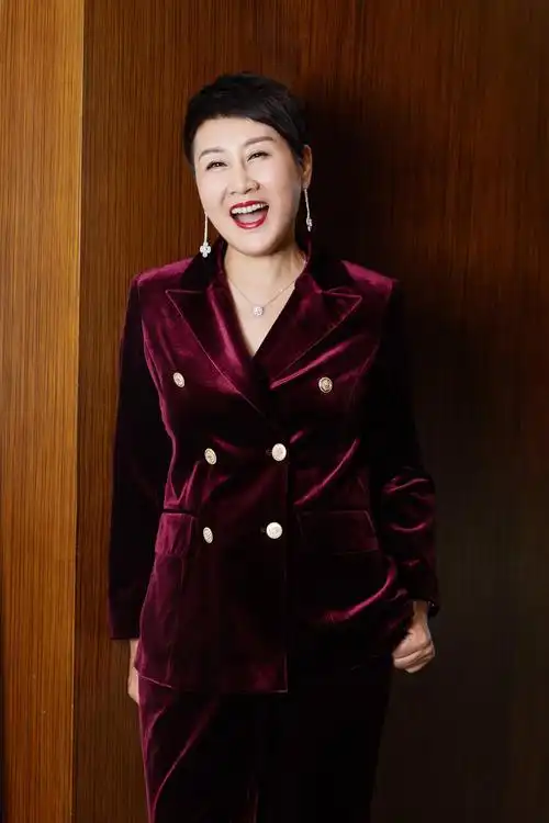 扛得住央视高清镜头六登春晚的张凯丽颜值状态太好了