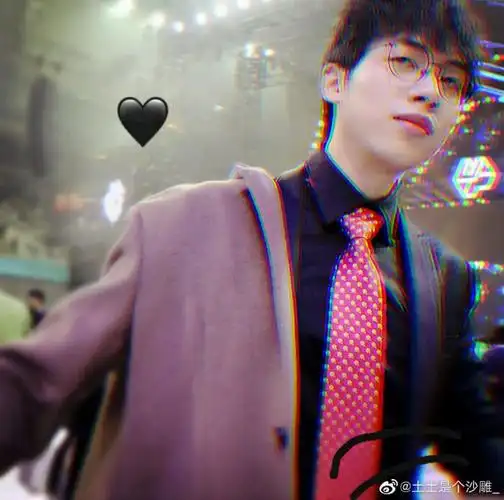 怎么能有这么可爱的男孩子啊哔哩哔哩百大up主:中国boy超级大猩猩馋了