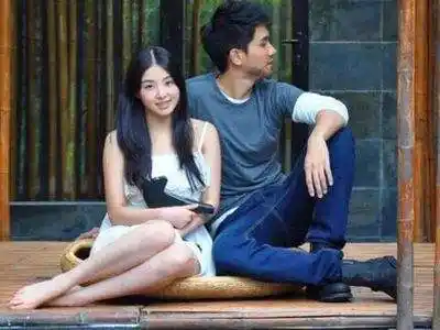 彭冠英张含韵怎么认识的 张含韵彭冠英假