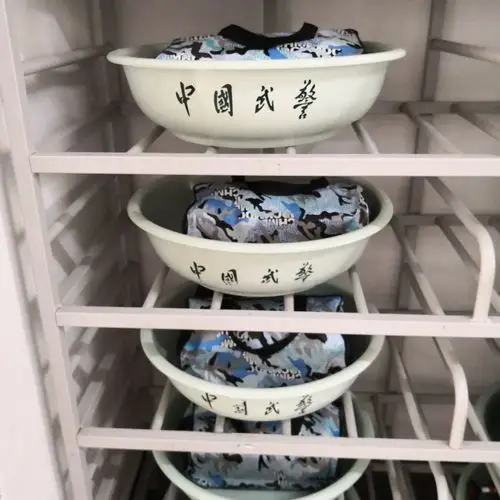 物品摆放整齐划一.