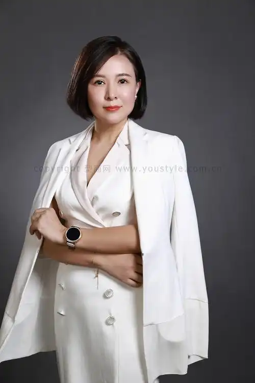 高端时尚有气场的金融女企业家形象照