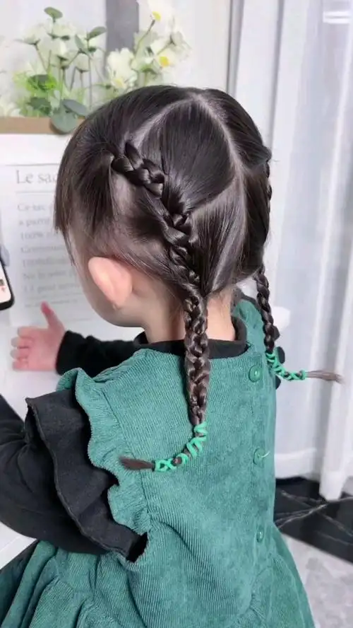 儿童编发简单三股辫就可以扎的翘翘辫碎发多的宝宝这样扎俏皮可爱