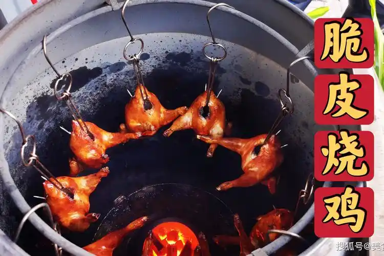 粤菜大厨分享"脆皮吊烧鸡"的做法,皮脆肉香多汁,看着就流口水