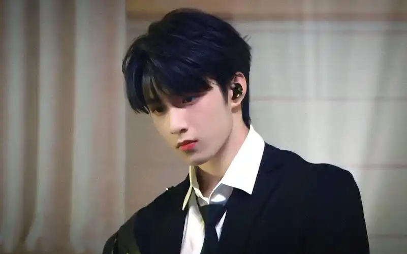 内娱16岁天生爱豆刘耀文绝美三公舞台混剪_哔哩哔哩_bilibili