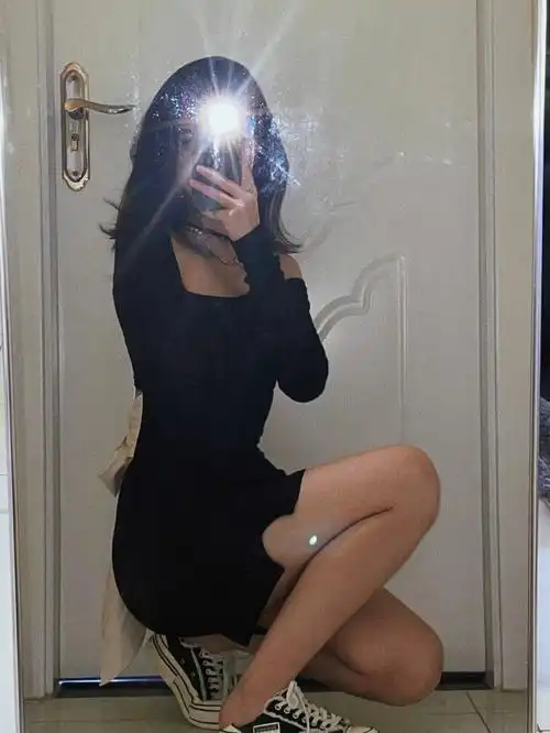 原相机闪光灯77不露脸对镜拍