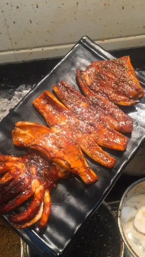 碳烤大鱿鱼,香辣可口,非常好吃