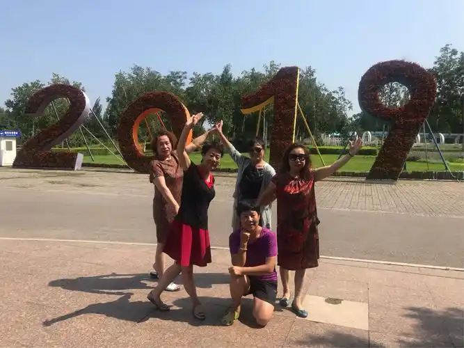 姐妹五人开始造型