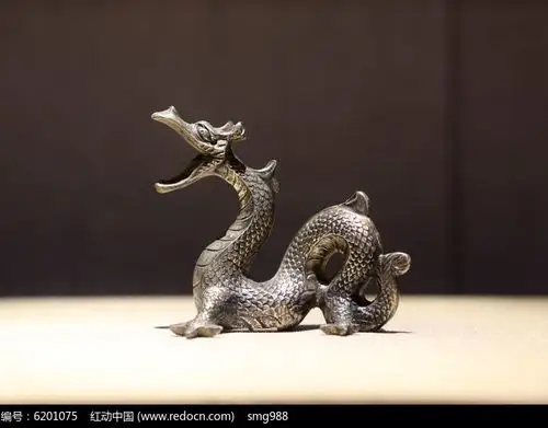 清朝三爪腾云龙昂首倒流锡壶