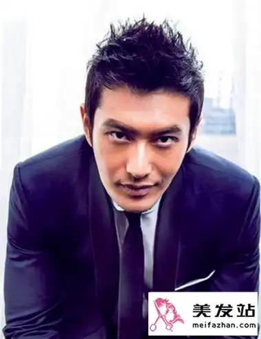 男士经典飞机头发型 时尚造型飞出人生新高度_男士短发 - 美发站
