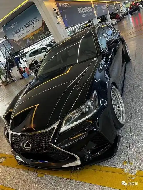 换了十几套轮毂的雷克萨斯gs250,最终还是抵挡不住本