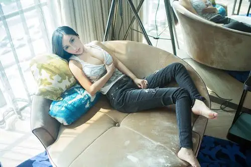 高挑美模梁棋棋艺术写真