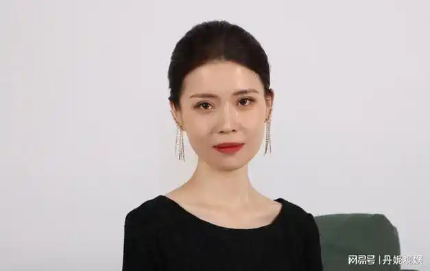 丁嘉丽之女胡琳娜在父母离异的阴影中长大今36岁不敢结婚