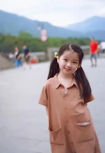 阿拉蕾近照曝光,长相清秀越长越美,但脸上却少了几分童真!