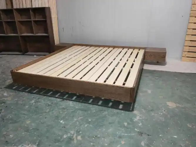 橡木胡桃色悬浮床