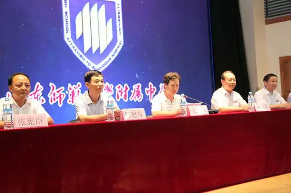 做一个具有鲜明"附中特质"烙印的人——山师附中校长