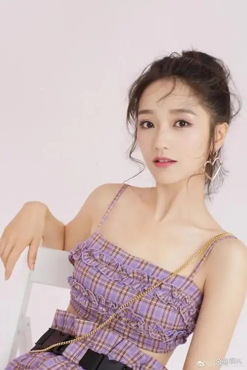 影视圈虽然有很多当红女星,但也有很多美女演员都是混脸熟,虽然貌美