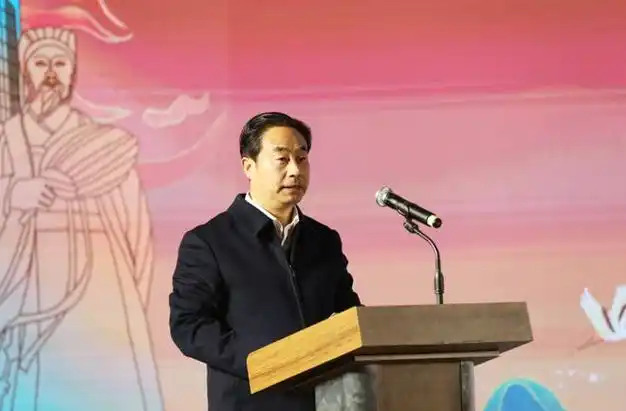 启动仪式由襄阳市住建局党组书记,局长陈建斌主持.