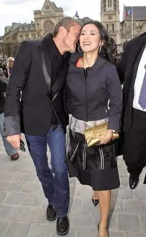 男人穿衣得讲究!章子怡前未婚夫暴瘦太妖娆,变得不如汪峰man