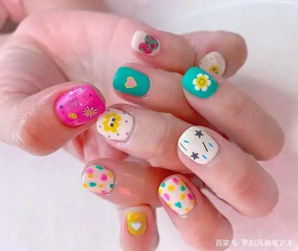 夏日的糖果色美甲