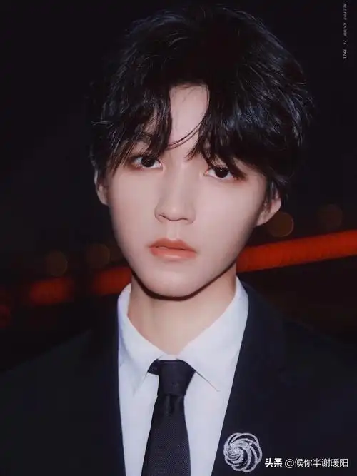 男明星"中分"发型不好看?肖战眼前一亮,朱一龙任嘉伦太惊艳