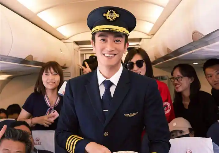 杜江微博披露心声,《中国机长》学到新技能,堪比内地张震_角色_电影