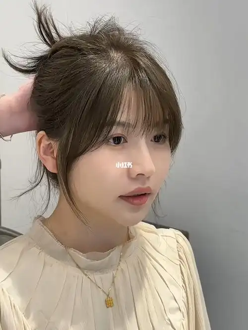 法式刘海减龄法式烫发适合圆脸大脸修饰脸