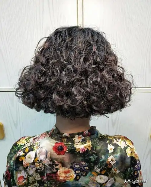 40到60岁女性,剪短发烫小卷,时尚,减龄,真洋气