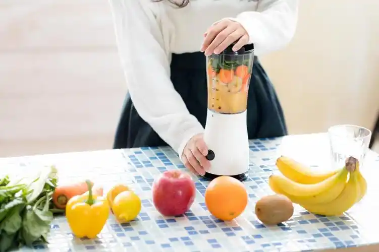 水果和其他榨汁机的场景