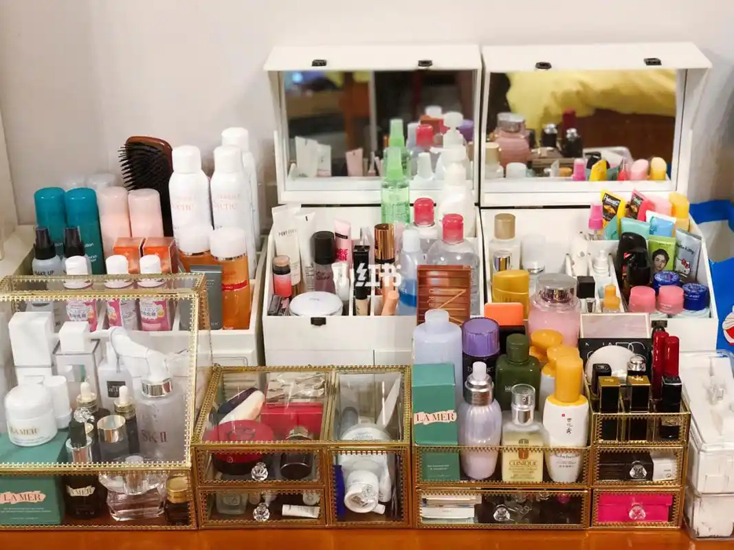 搬家的缘故,才整理了这一堆护肤化妆品96以及首饰品94