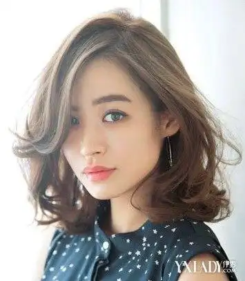 清新灵动中短发 诠释微卷新look_流行发型_美容-伊秀女性网|yxlady.