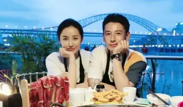 究其原因则是,钱泳辰和朋友何艾共同创办了一家演员培训机构艾辰影视.